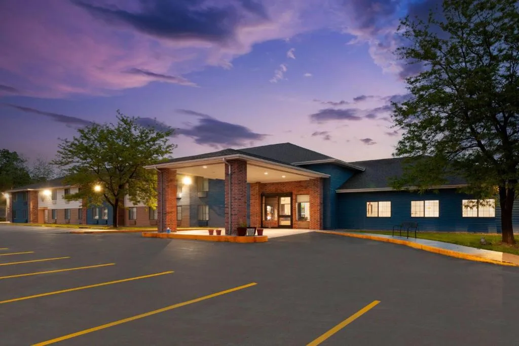 AmericInn by Wyndham Reedsburg