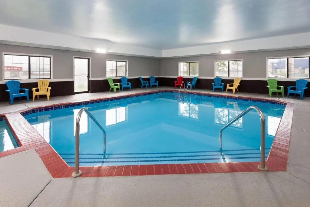AmericInn by Wyndham Reedsburg — 2