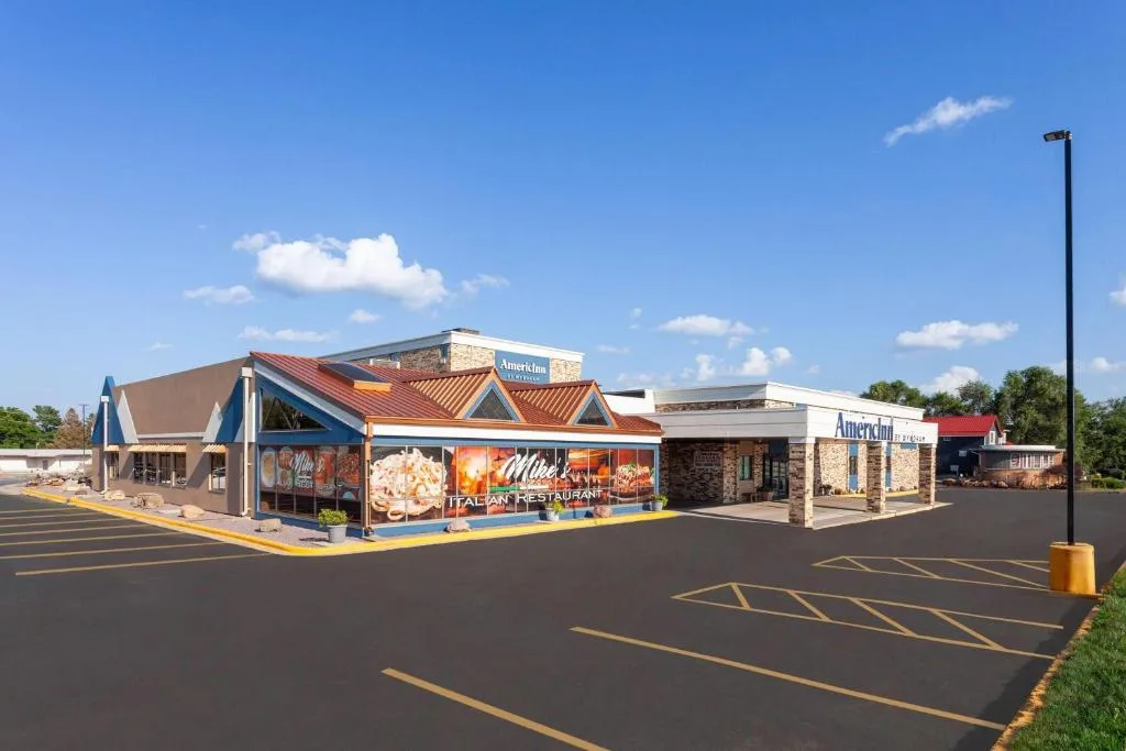 AmericInn & Suites by Wyndham Baraboo Event Center
