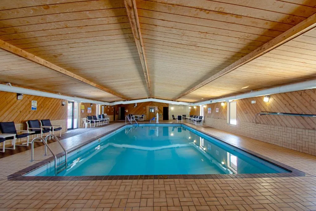 Econo Lodge Inn & Suites Wisconsin Dells — 2