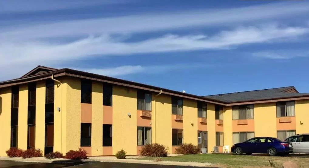 Econo Lodge Inn & Suites Wisconsin Dells — 5