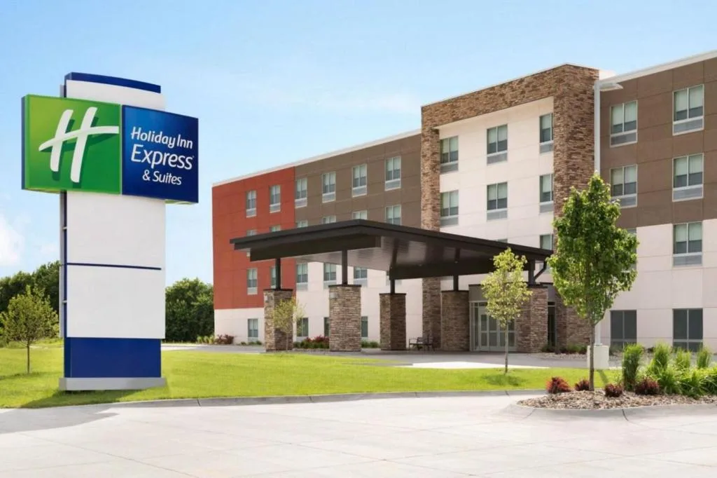 Holiday Inn Express & Suites Reedsburg - Dells Area by IHG