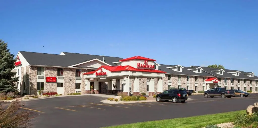 Ramada by Wyndham Wisconsin Dells I-90 — 3