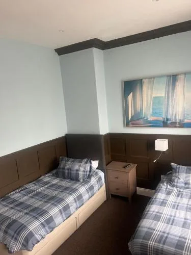 Crockets Hotel — 4