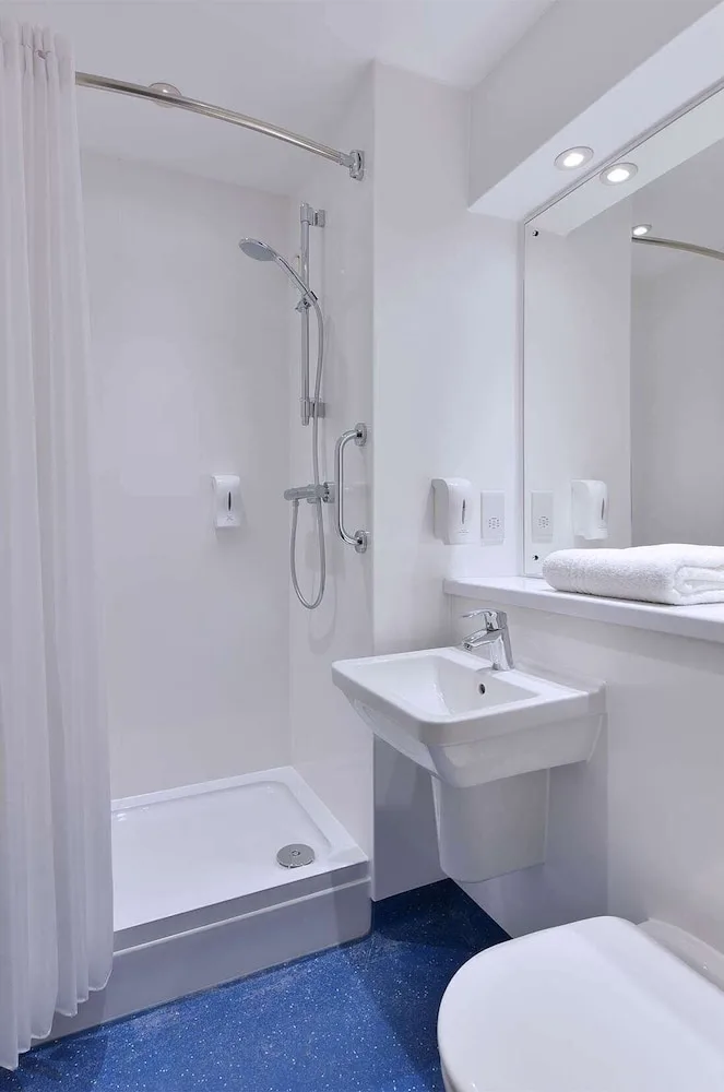 Travelodge Newcastle Whitemare Pool — 3