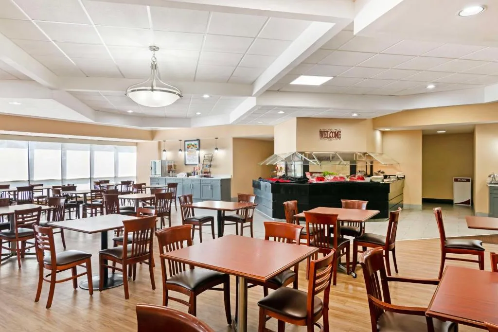Best Western Plus Kansas City Sports Complex Hotel — 5