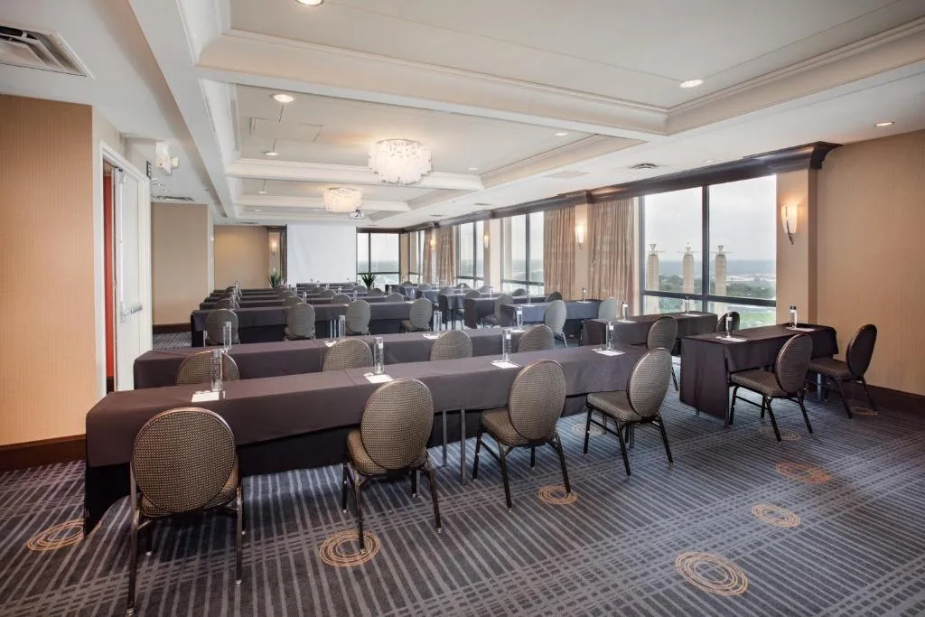 Crowne Plaza Kansas City Downtown by IHG — 4