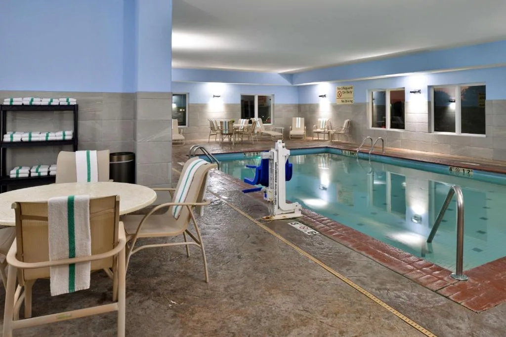 Hampton Inn Kansas City Northeast — 2