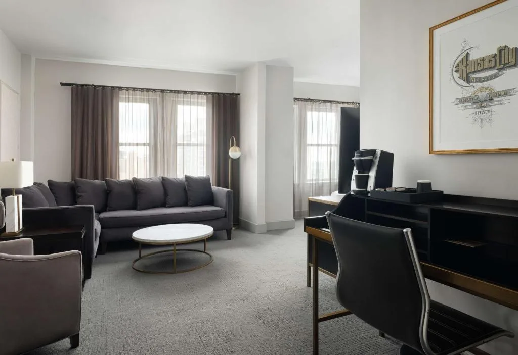 Hotel Phillips Kansas City, Curio Collection By Hilton — 4