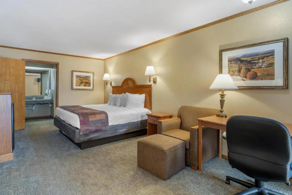 SureStay by Best Western Kansas City Country Inn North — 2