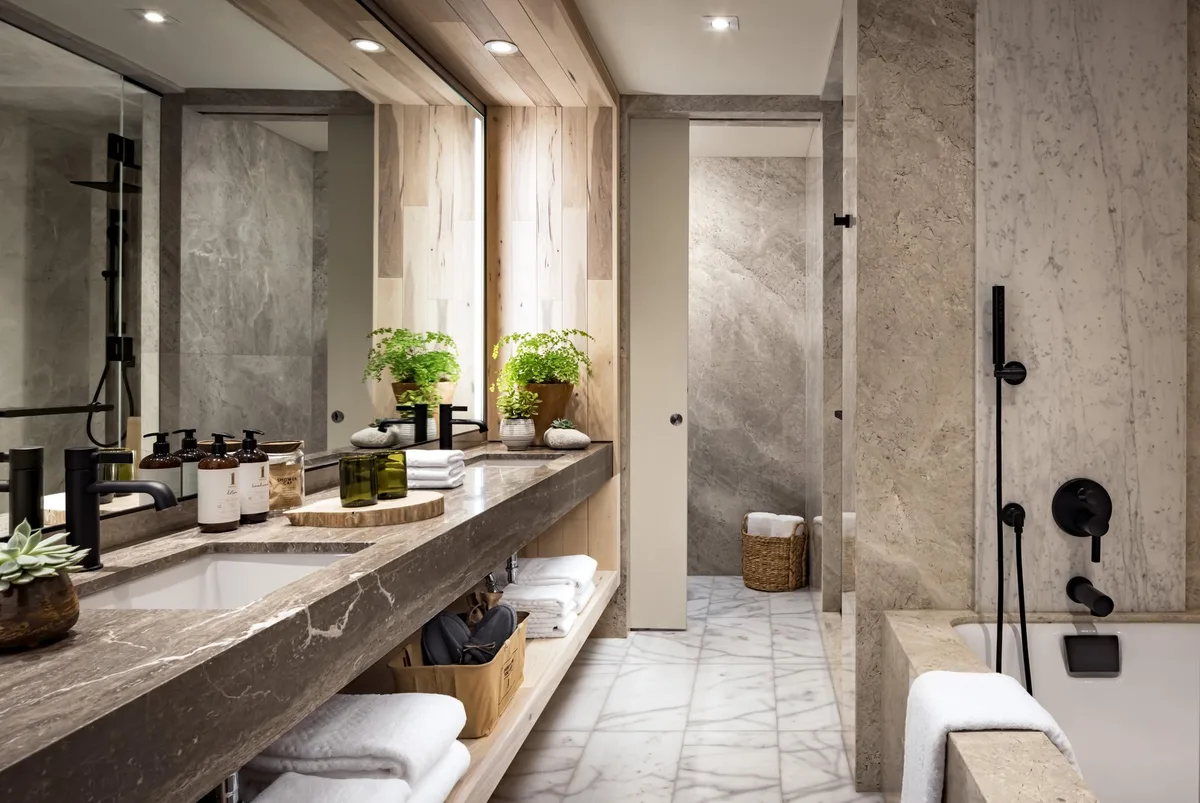1 Hotel Toronto — 2
