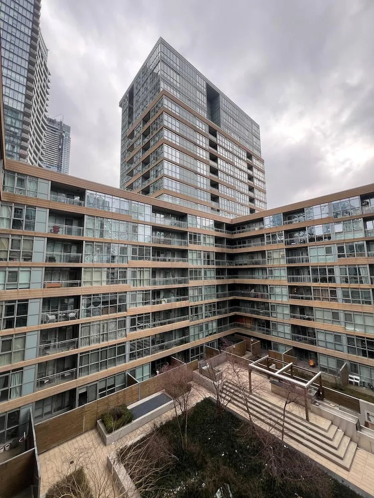 Cityside Waterfront Loft — 3