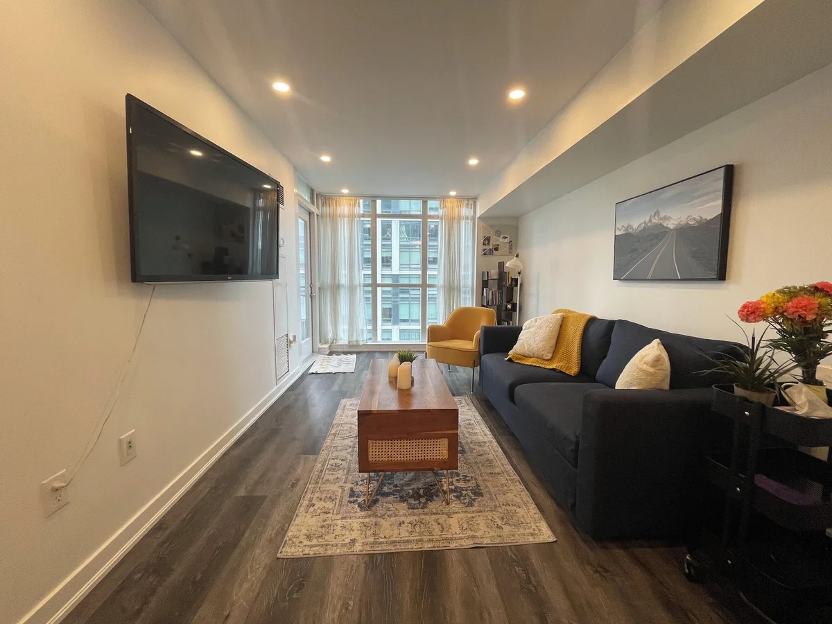 Iceboat Elegance Suites — 3