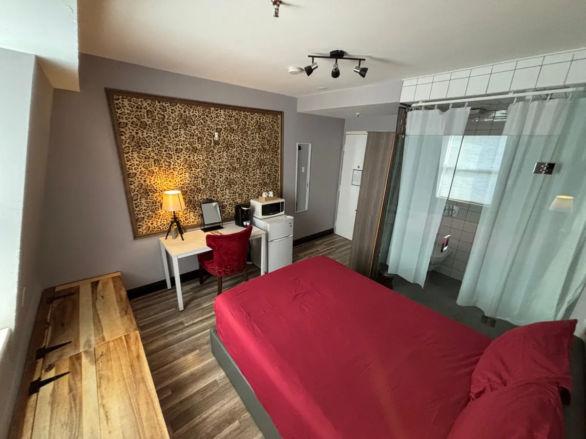 Queen Nest Hotel & Hostel