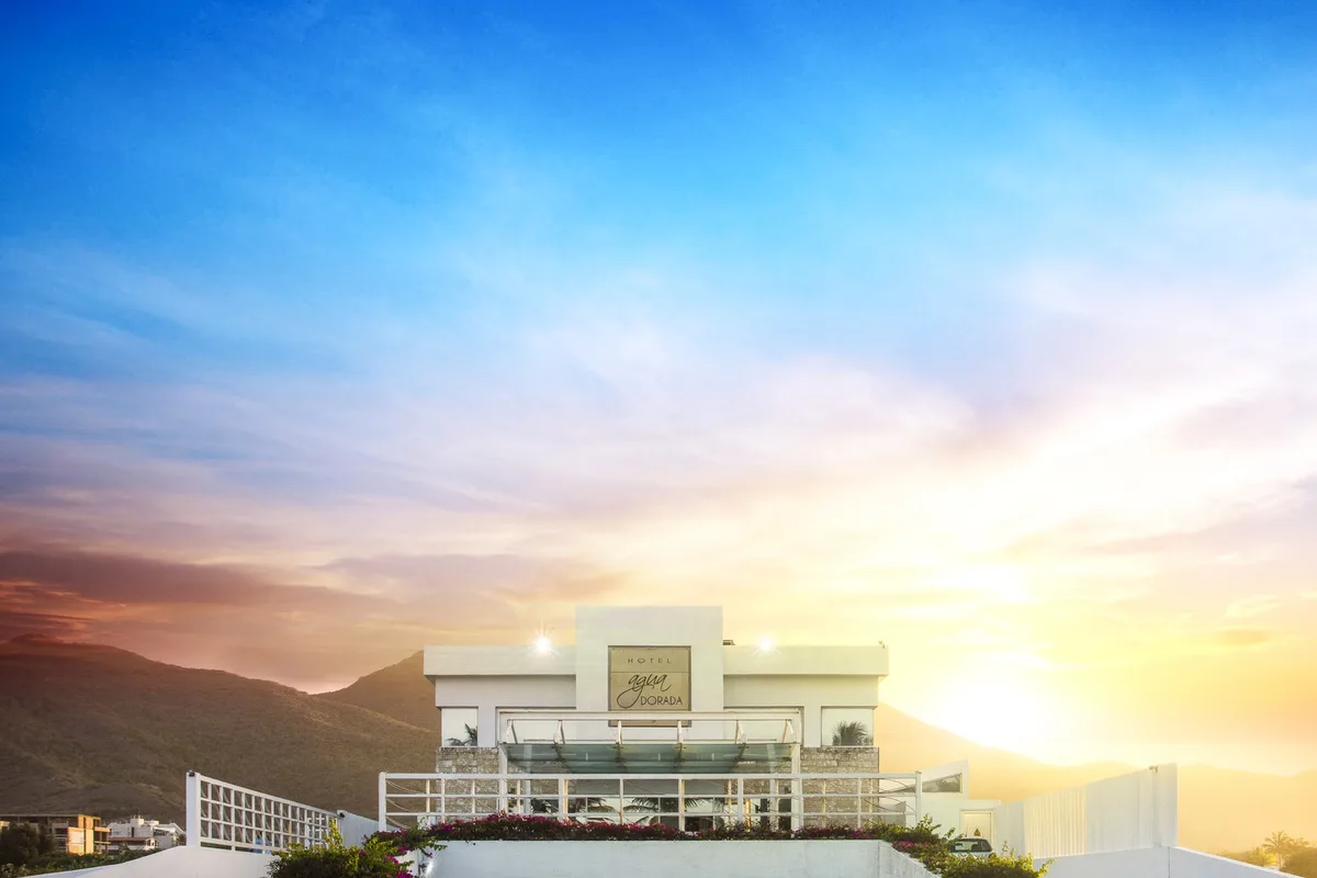 Agua Dorada Beach Hotel — 3