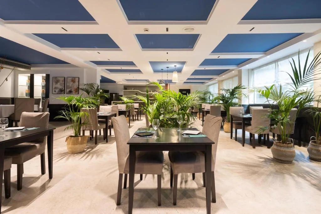 Hotel Colon Rambla — 5