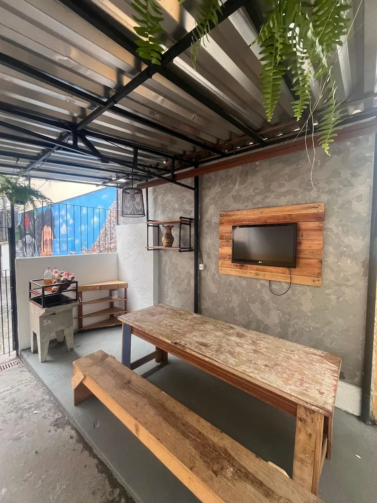 Colinna Hostel