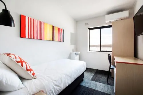 Villawood Hotel — 4