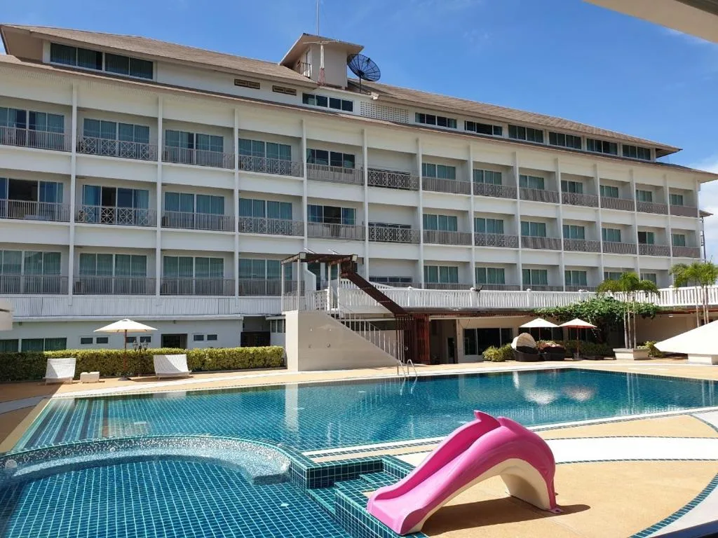 Swan Lake Hotel Sattahip — 3