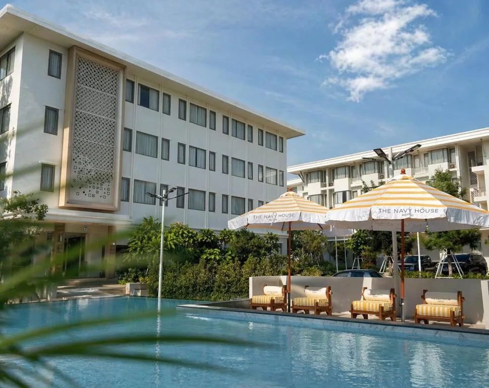 THE NAVY HOUSE HOTEL — 3