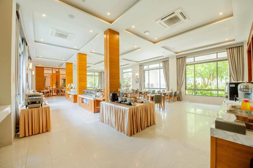 THE NAVY HOUSE HOTEL — 4