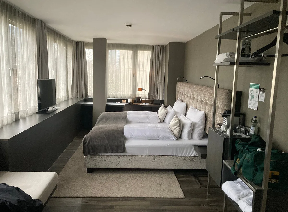 SAKS Urban Design Hotel Frankfurt — 4
