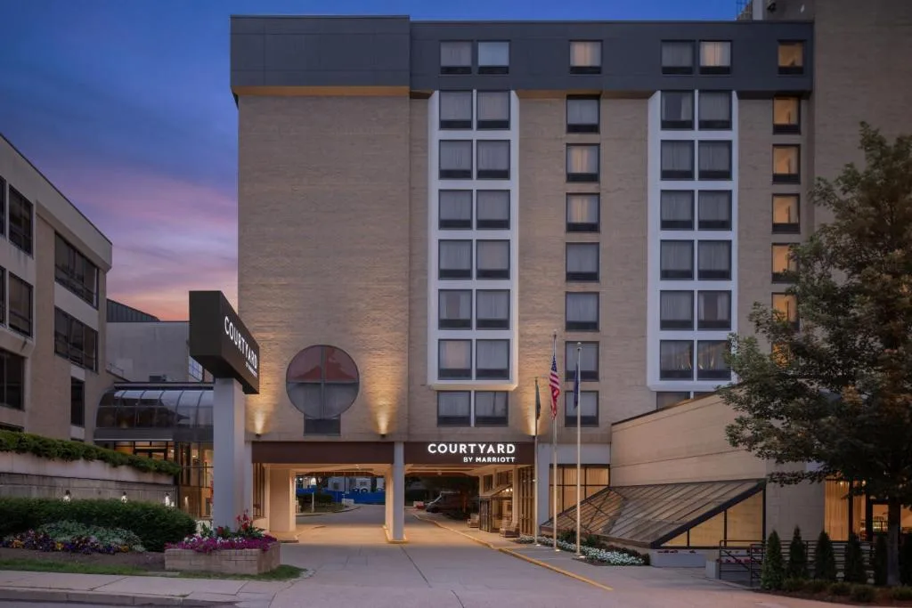 Courtyard by Marriott Pittsburgh University Center — 4