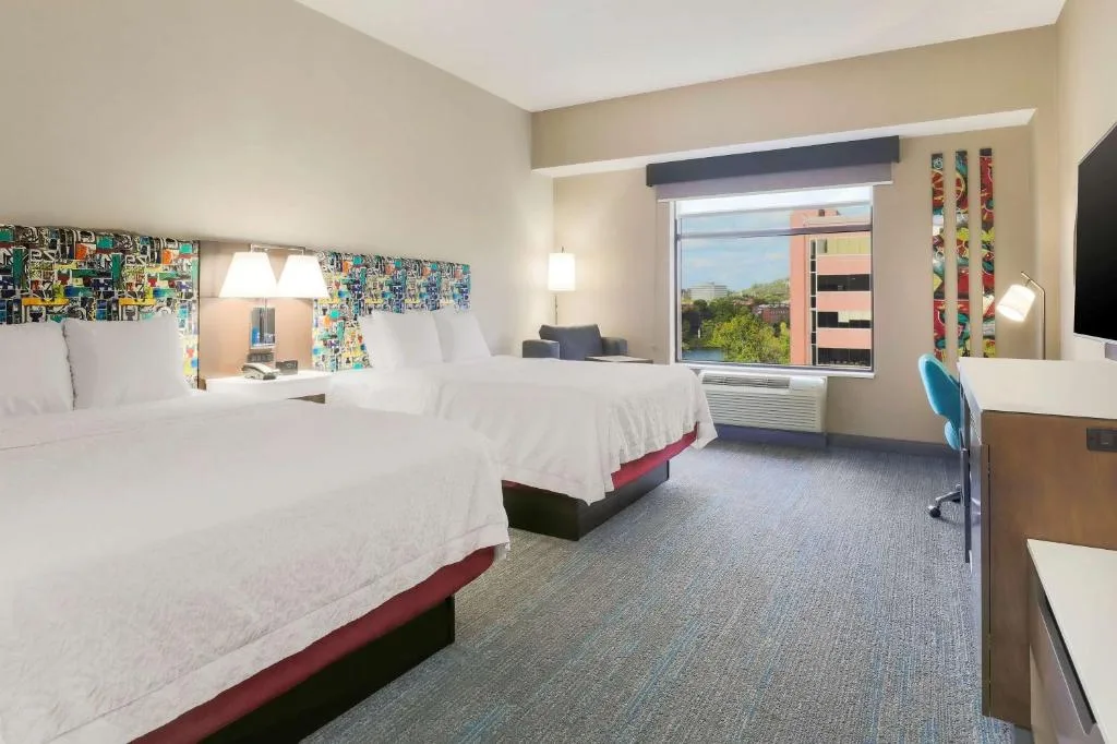 Hampton Inn & Suites Pittsburgh Downtown — 2