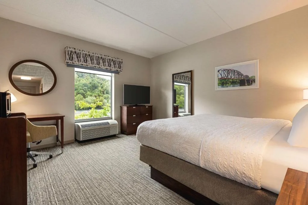 Hampton Inn & Suites Pittsburgh Waterfront West Homestead — 2