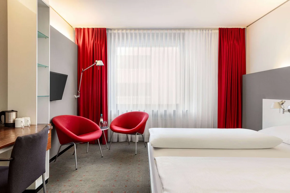 Vienna House Easy by Wyndham Stuttgart — 2