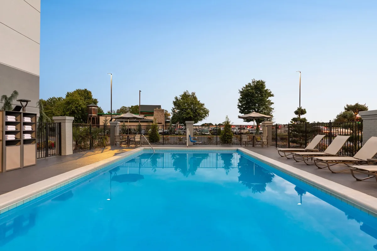 Holiday Inn Express Atlanta-Kennesaw by IHG — 3