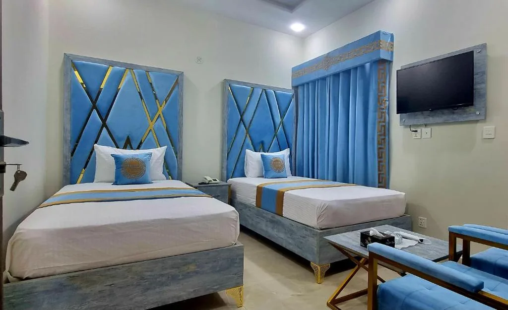 Pakeeza Hotel - Faisal Town — 2