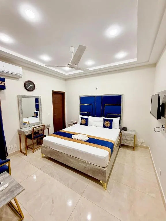 Pakeeza Hotel - Faisal Town — 4