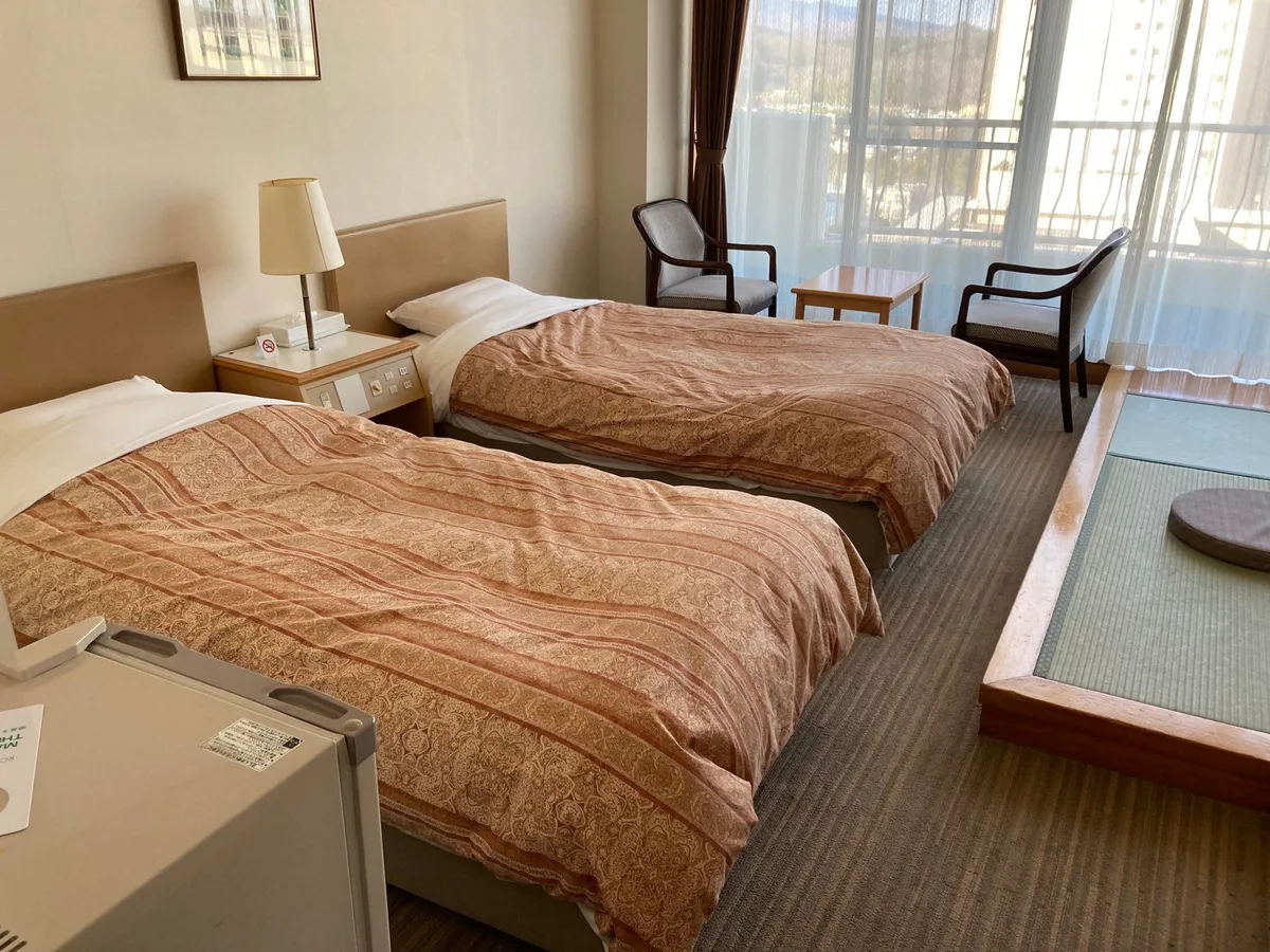 Hotel Hawaiians — 2