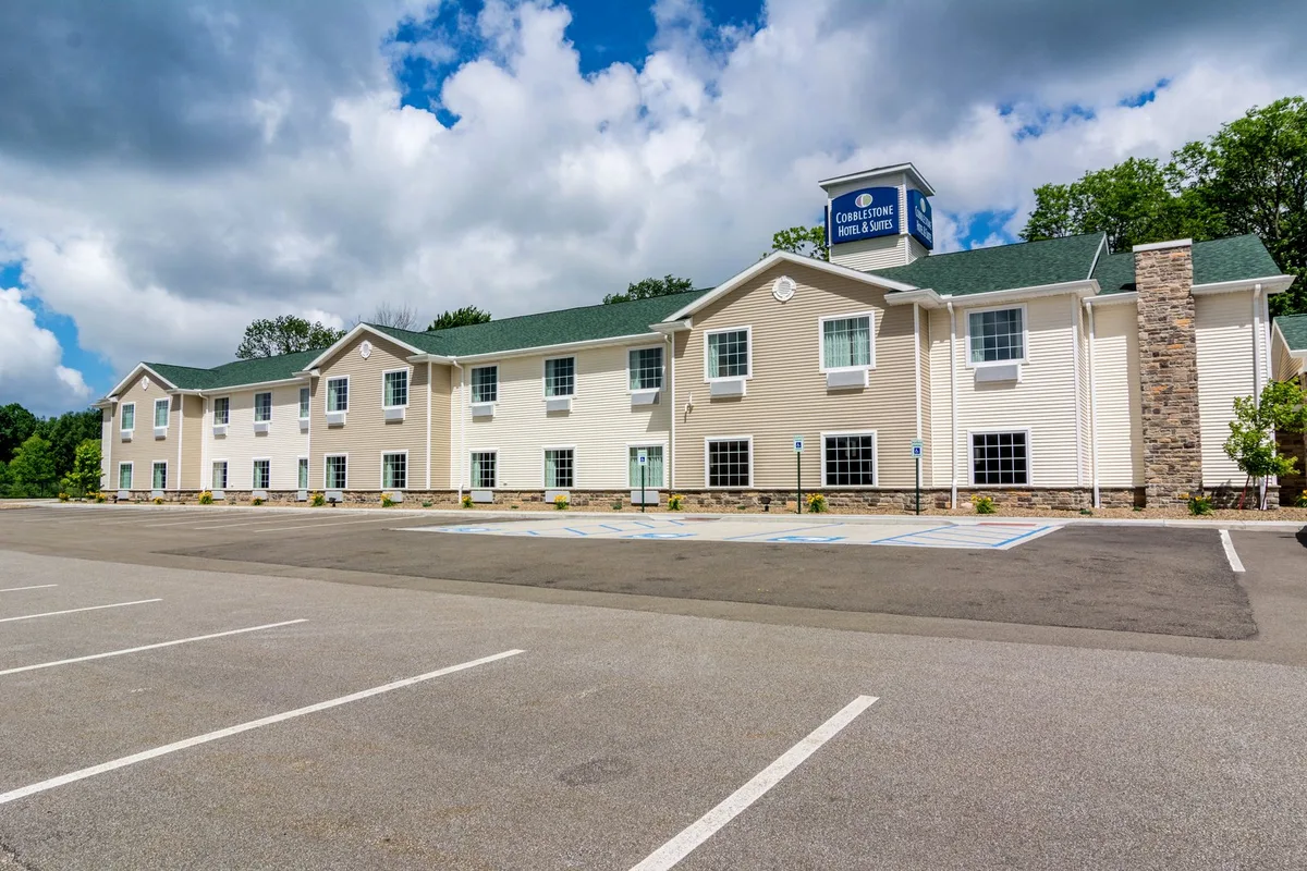 Cobblestone Hotel & Suites - Harborcreek — 3