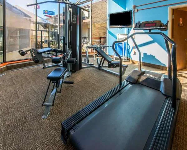 Comfort Inn & Suites Erie - Splash Lagoon Indoor Waterpark — 4