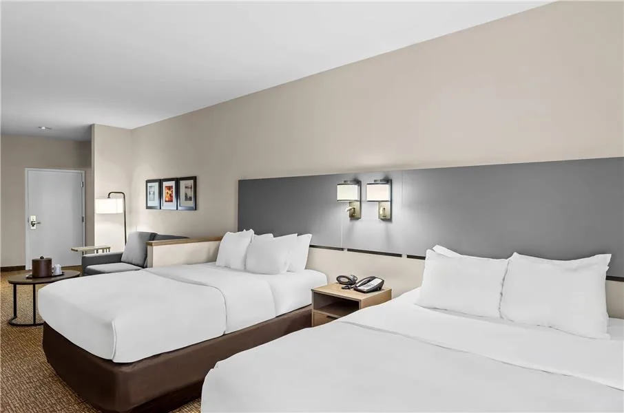 Comfort Suites Edinboro — 3