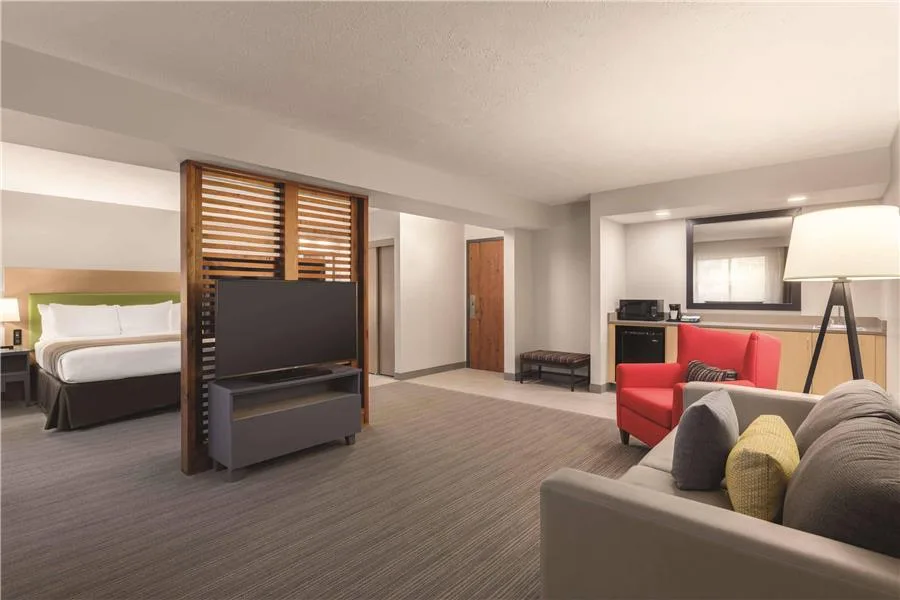 Country Inn & Suites by Radisson, Erie, PA — 2