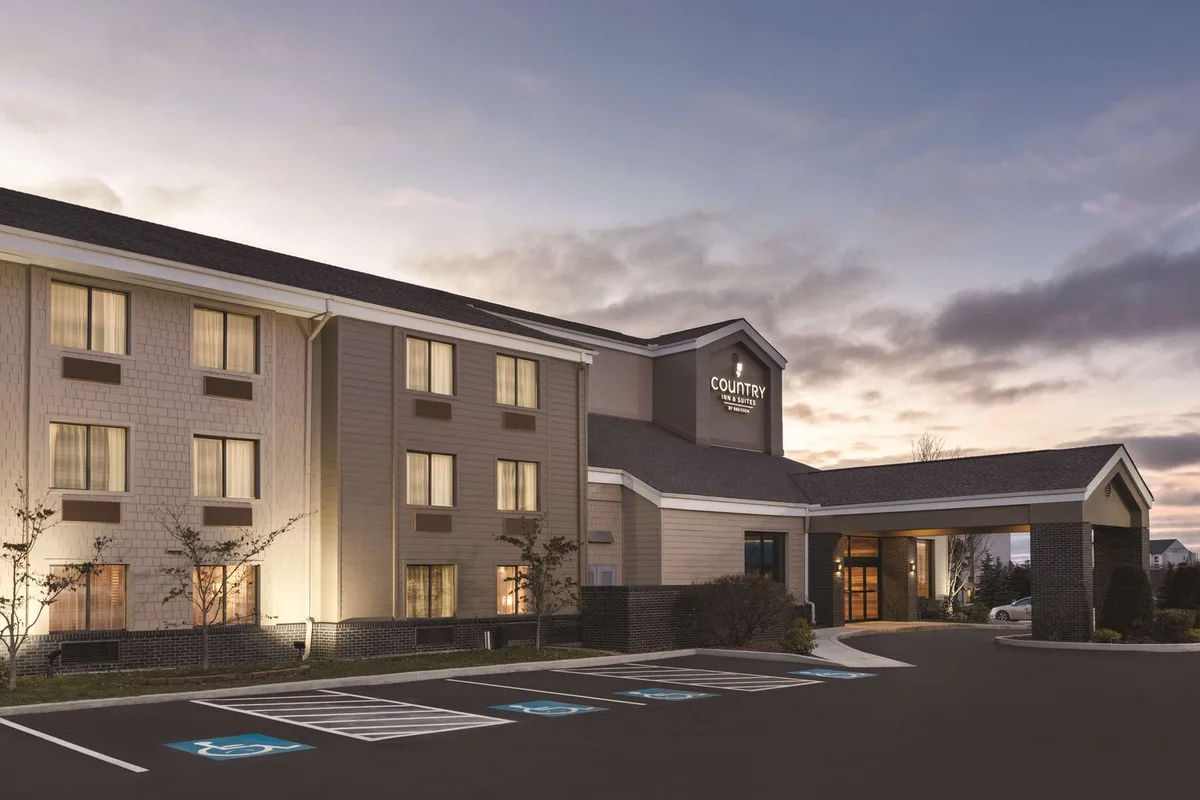 Country Inn & Suites by Radisson, Erie, PA — 3