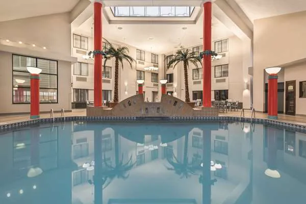 Country Inn & Suites by Radisson, Erie, PA — 4