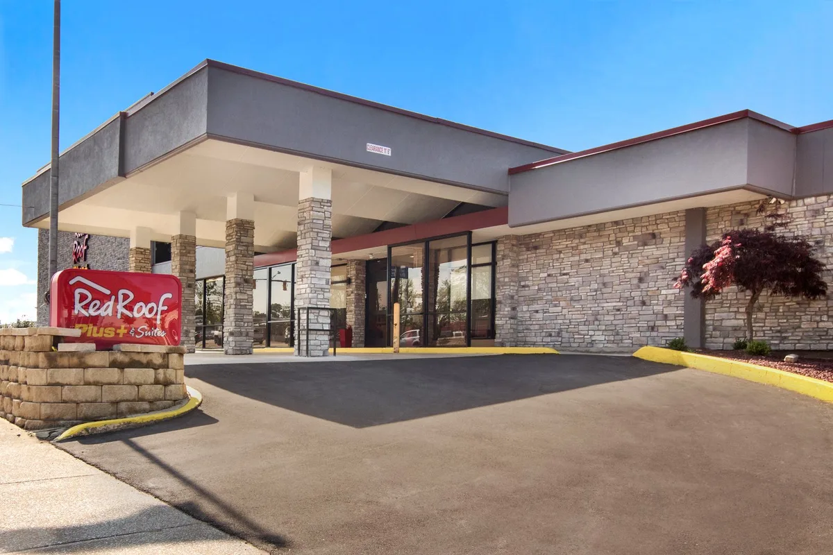 Red Roof PLUS+ & Suites Erie — 3