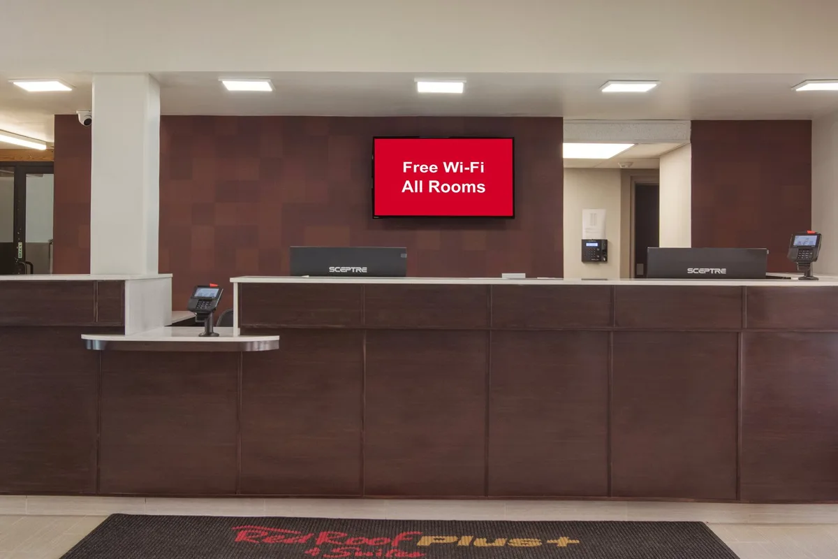 Red Roof PLUS+ & Suites Erie — 4
