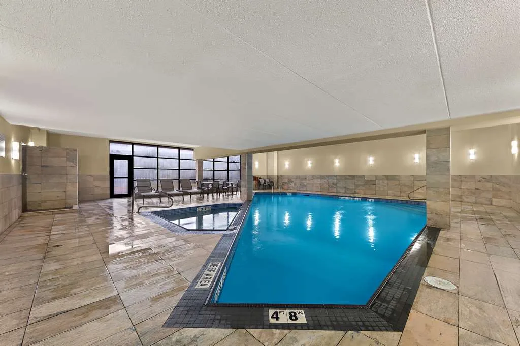 Best Western Plus Toronto North York Hotel & Suites — 5