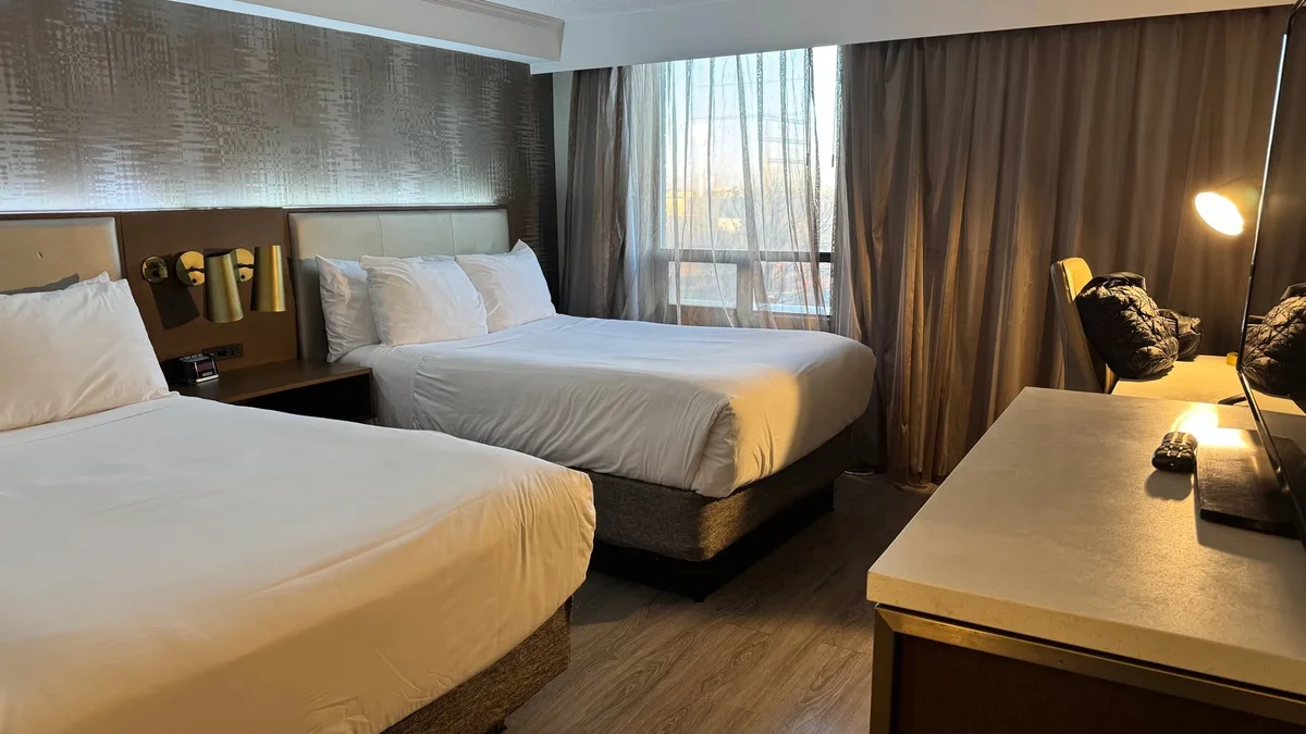 Crowne Plaza Toronto Airport by IHG — 4