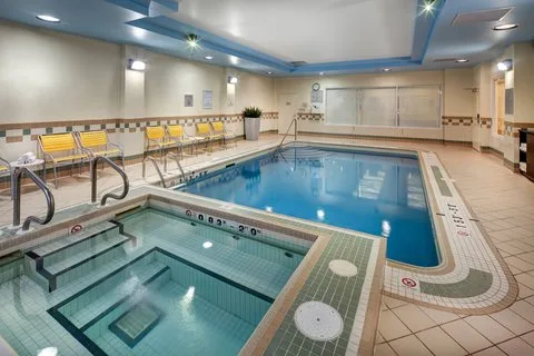Fairfield by Marriott Inn & Suites Toronto Airport — 4