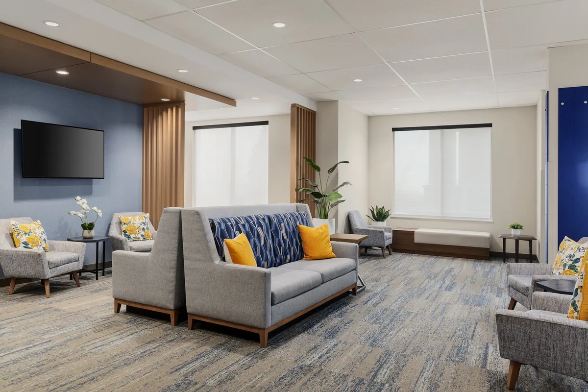 Holiday Inn Express & Suites Vaughan-Southwest by IHG — 4