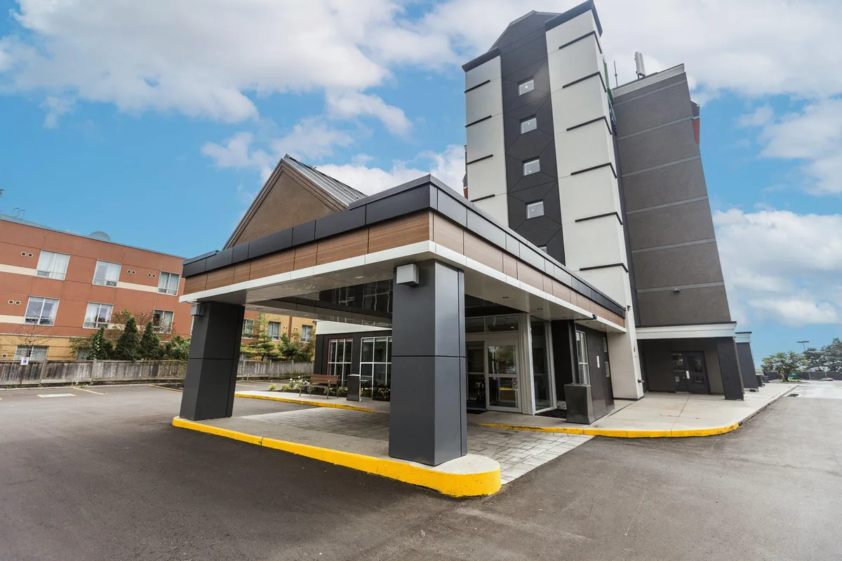 Holiday Inn Express Toronto-North York by IHG — 4