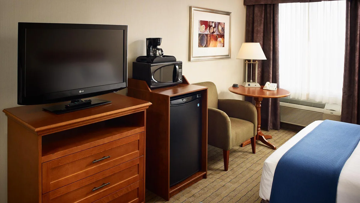 Holiday Inn Express Toronto-North York by IHG — 5