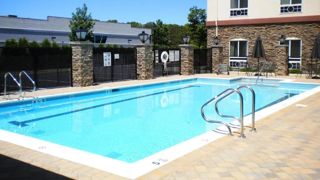 Holiday Inn Express & Suites Riverhead - Long Island by IHG — 4