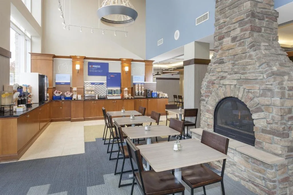 Holiday Inn Express & Suites Riverhead - Long Island by IHG — 5